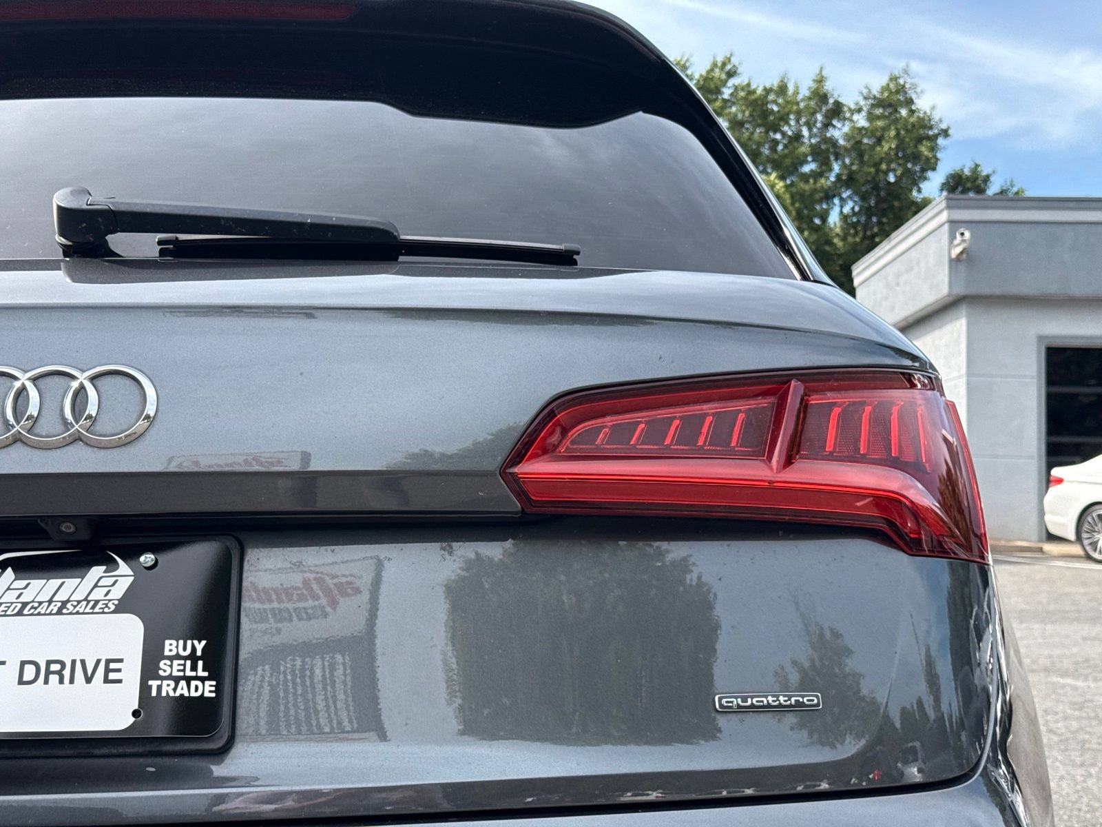 Used 2020 Audi Q5 2.0T Titanium Premium Plus w/ Premium Plus Package AWD/4WD image 10