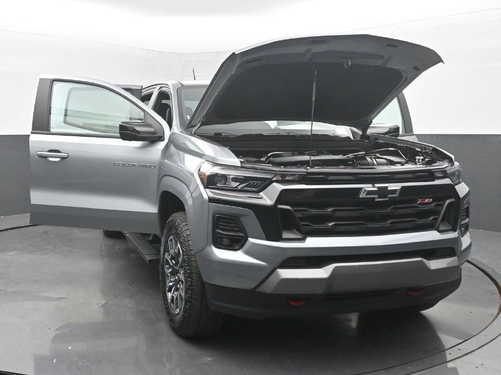 Used 2025 Chevrolet Colorado Z71 w/ Technology Package AWD/4WD image 57