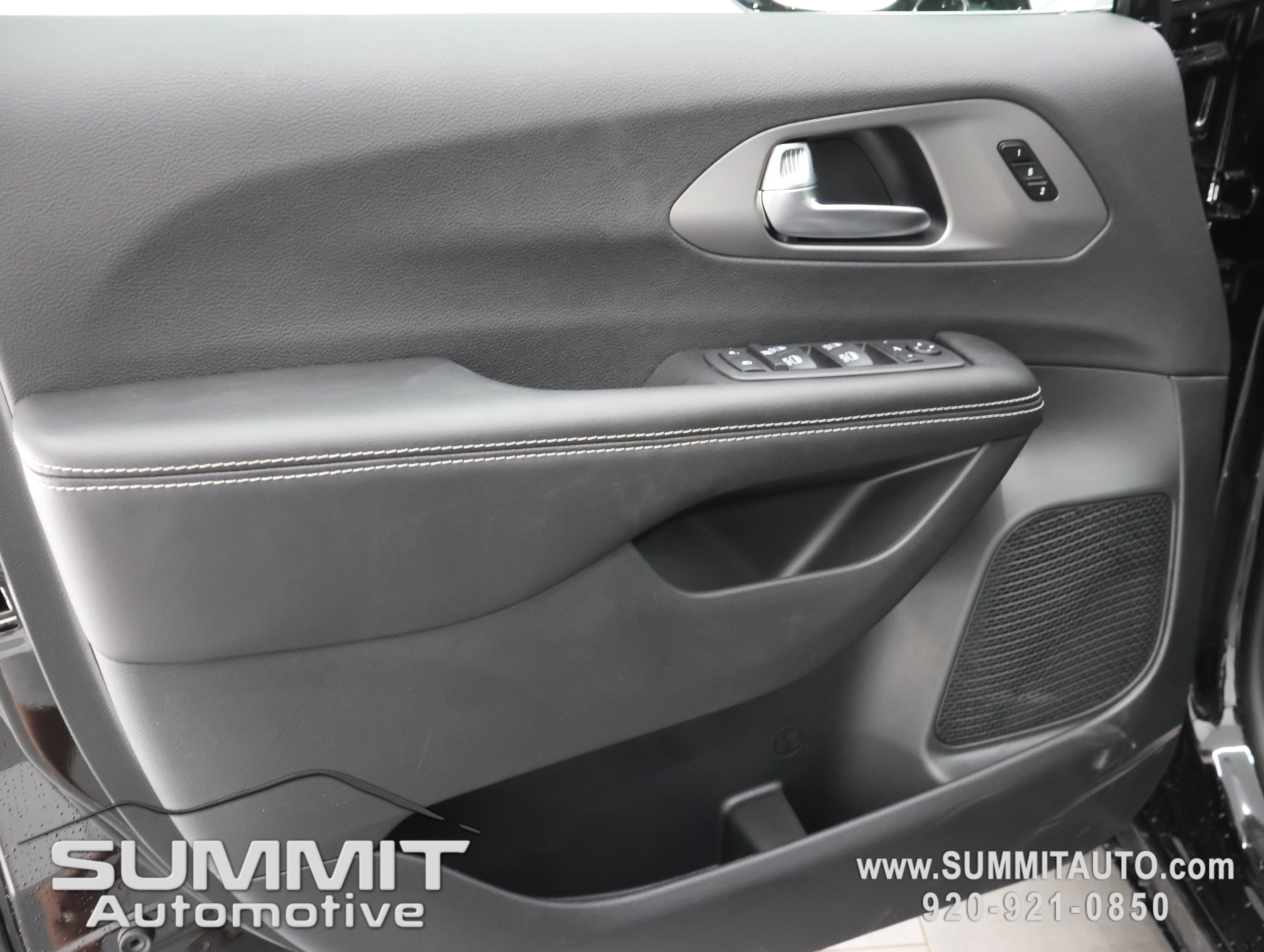 New 2027 Chrysler Pacifica Limited AWD/4WD image 54