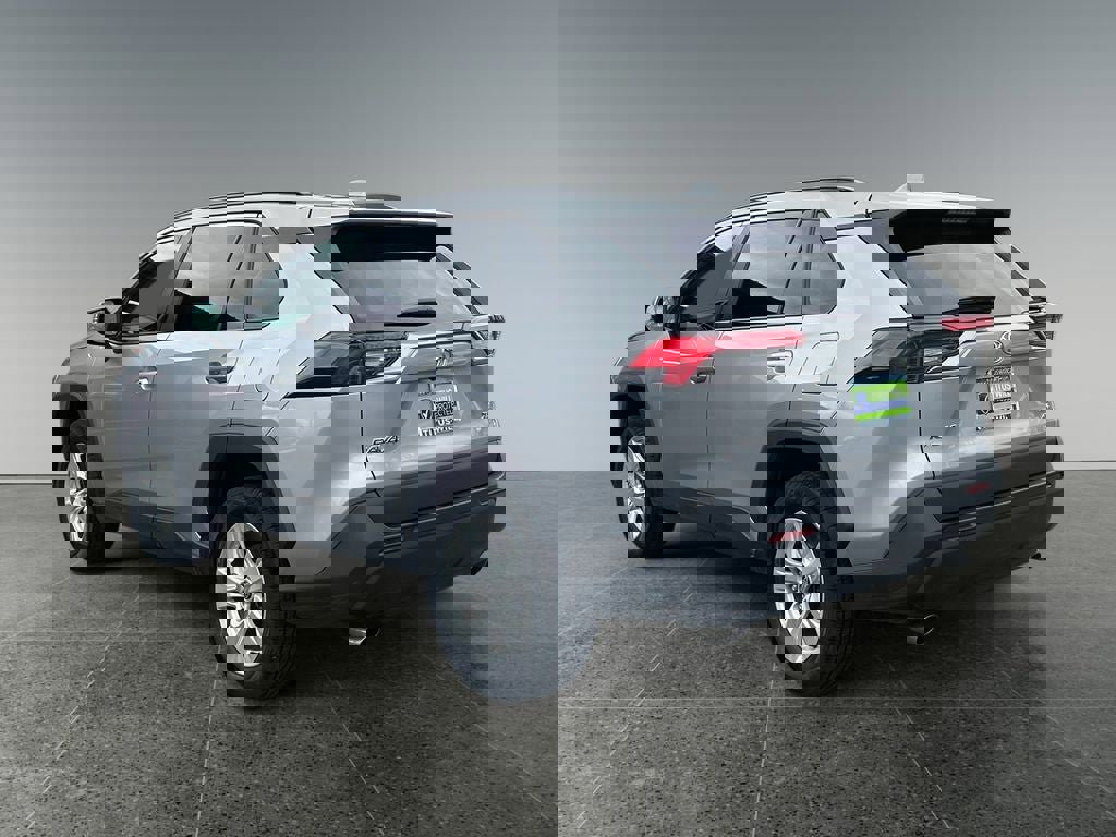 Used 2021 Toyota RAV4 XLE w/ XLE Grade Weather Package image 5