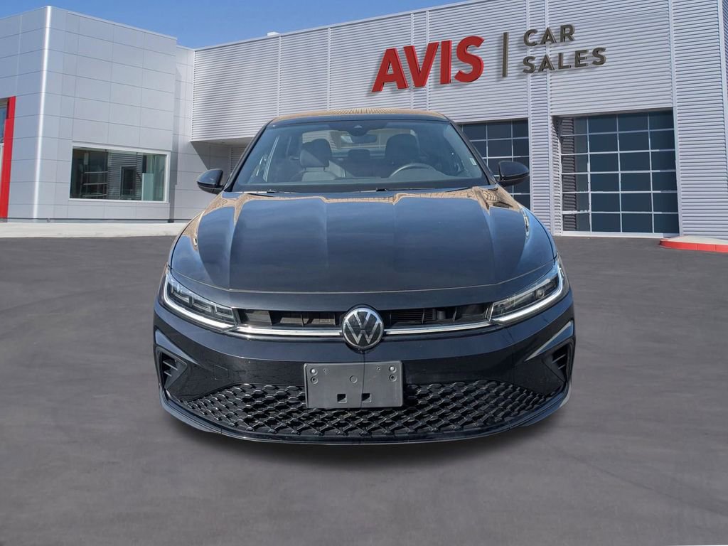 Used 2025 Volkswagen Jetta Sport image 2