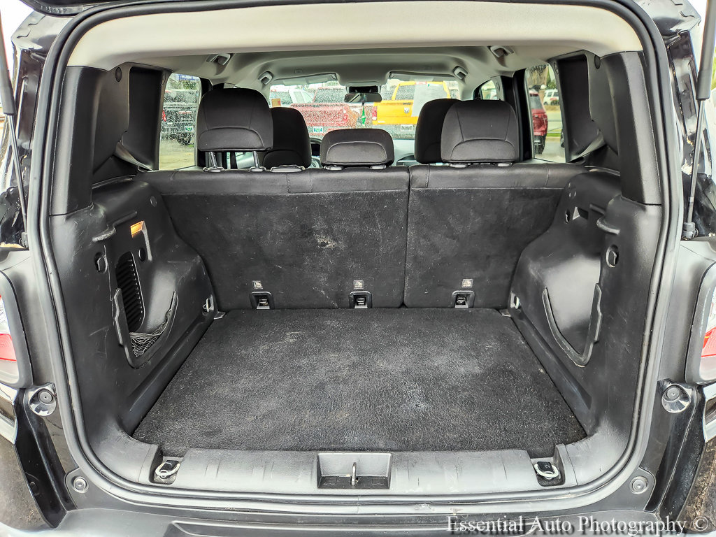 Used 2019 Jeep Renegade Latitude FWD image 17