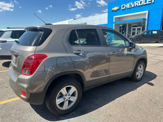 Used 2021 Chevrolet Trax LS w/ Tint and Cruise Package AWD/4WD image 4