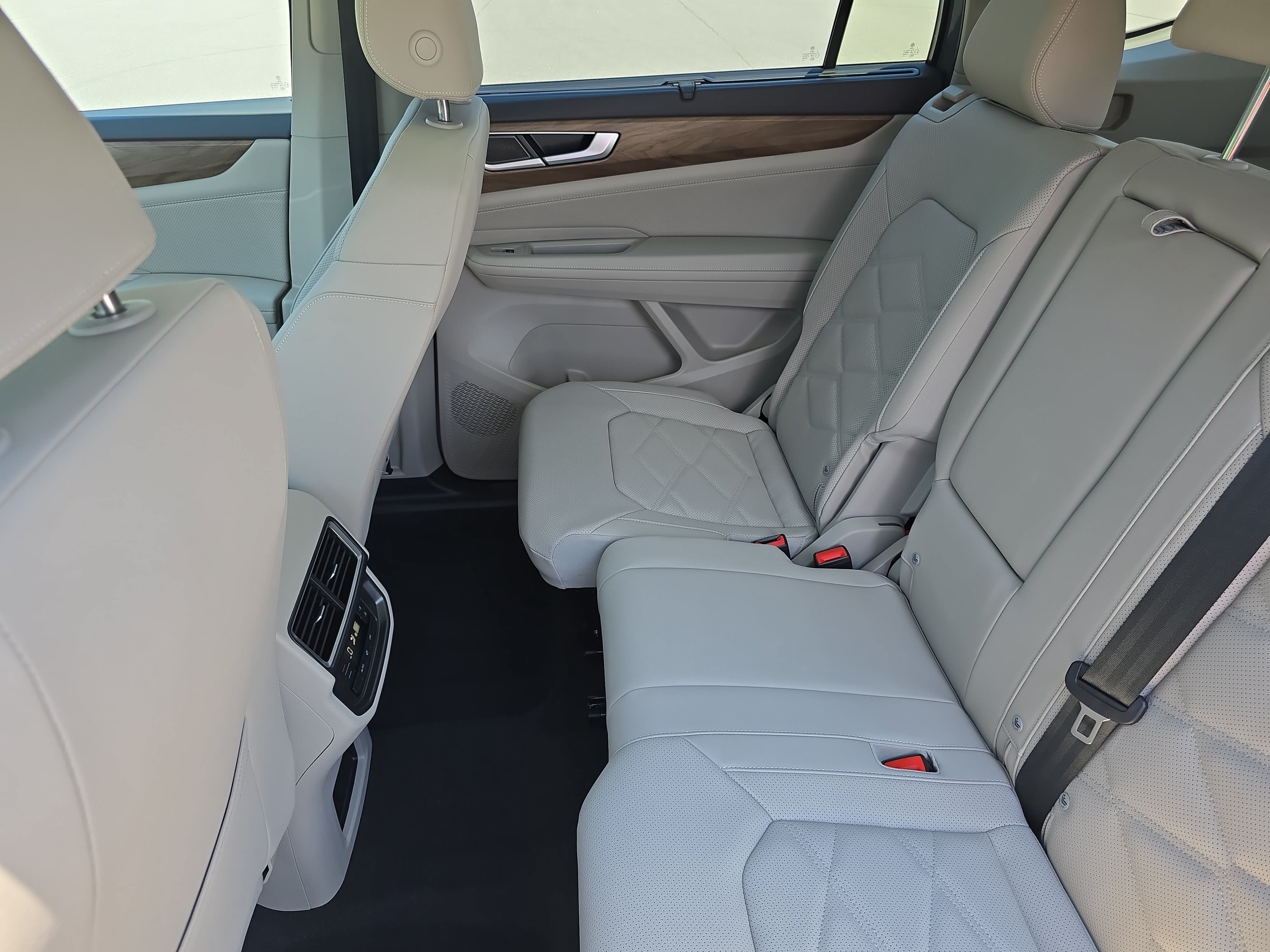 New 2026 Volkswagen Atlas SE FWD image 15