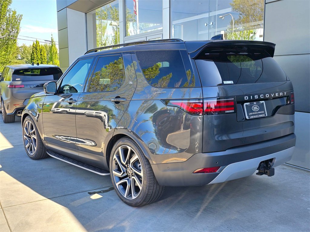 New 2025 Land Rover Discovery S image 5