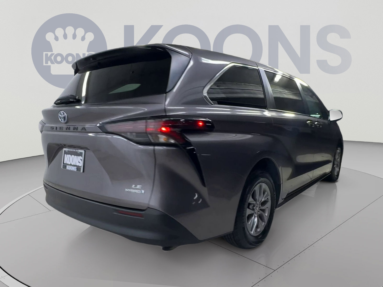 Used 2024 Toyota Sienna LE FWD image 11