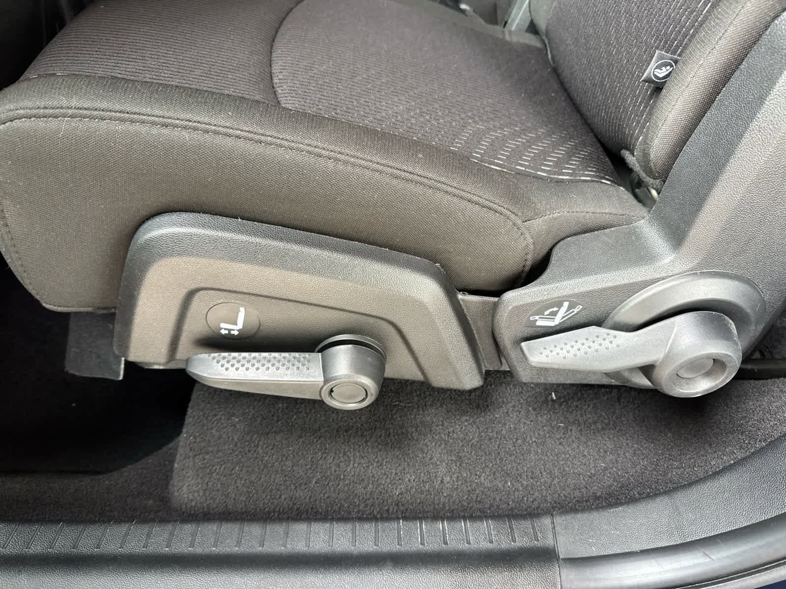 Used 2019 Dodge Journey SE image 29