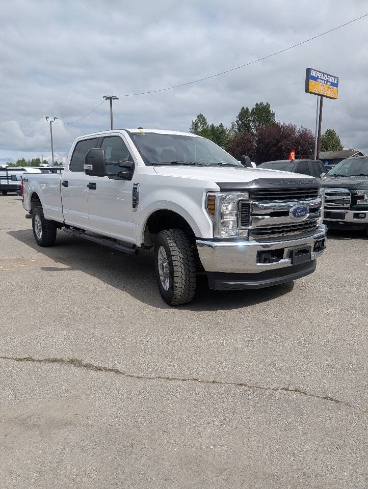 Used 2019 Ford F350 XLT w/ Camper Package AWD/4WD image 9