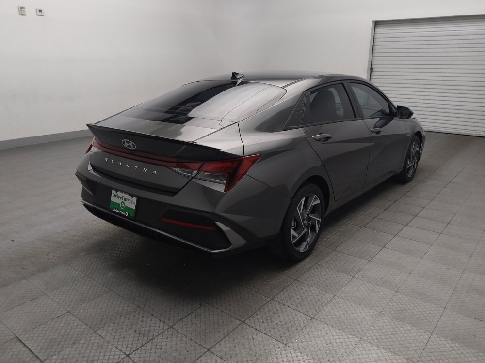 Used 2025 Hyundai Elantra Sport FWD image 9