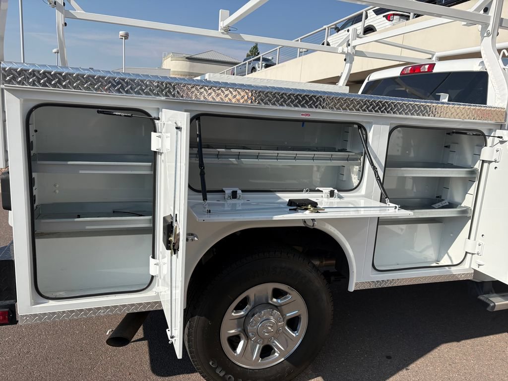 Used 2024 RAM 3500 Tradesman w/ Chrome Appearance Group AWD/4WD image 27