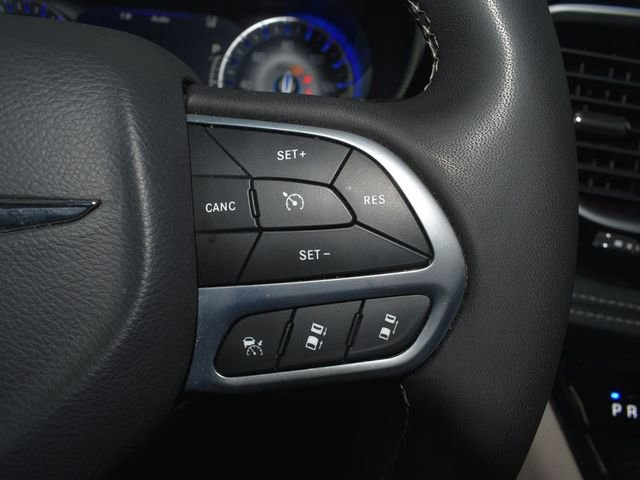 Used 2023 Chrysler Pacifica Limited image 18