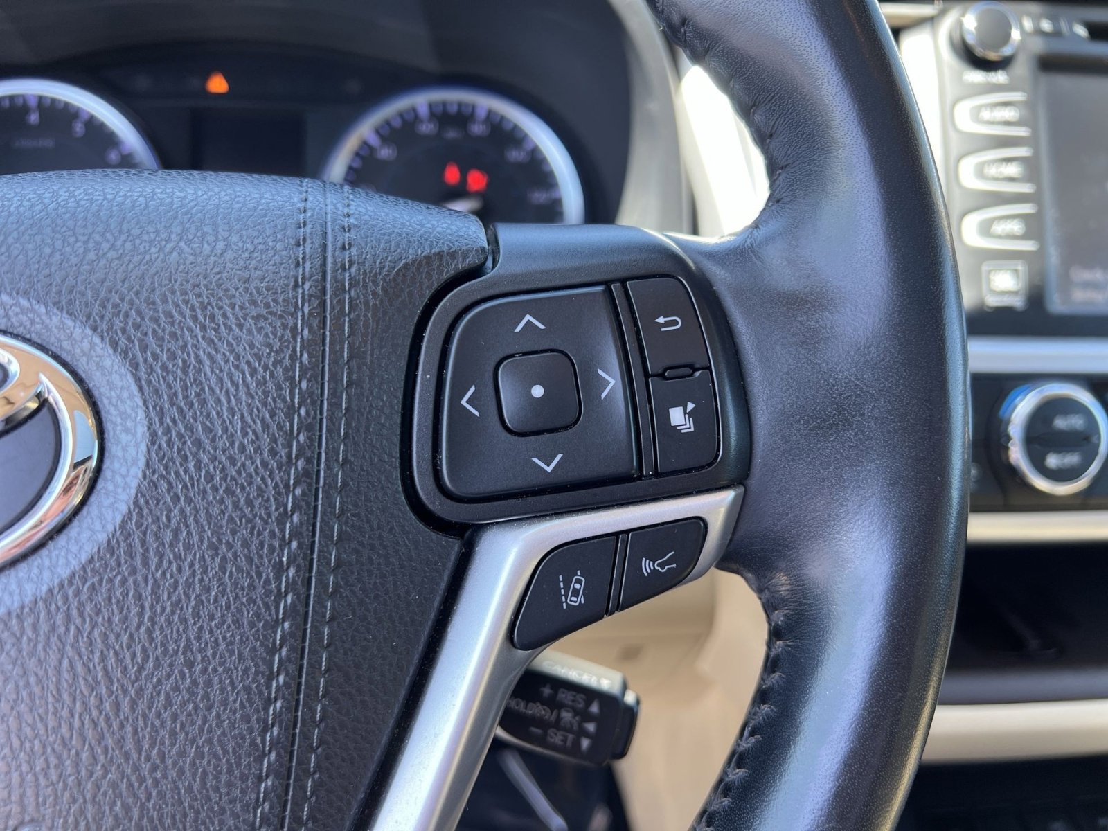 Used 2019 Toyota Highlander Limited Platinum image 33