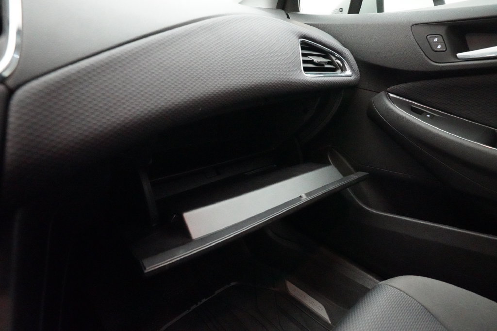 Used 2019 Chevrolet Cruze LS w/ LS Convenience Package FWD image 33