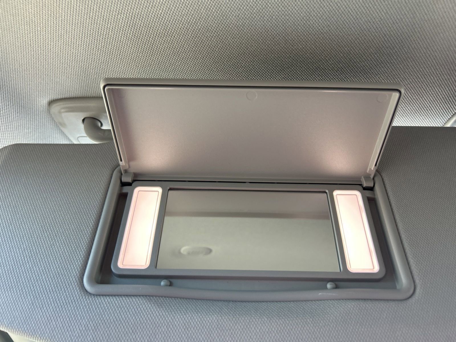 Used 2023 Jeep Grand Cherokee Laredo image 34