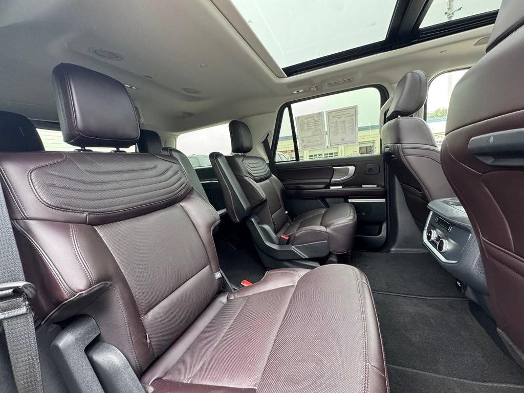 Used 2025 Ford Expedition Platinum w/ Platinum Ultimate Package AWD/4WD image 38