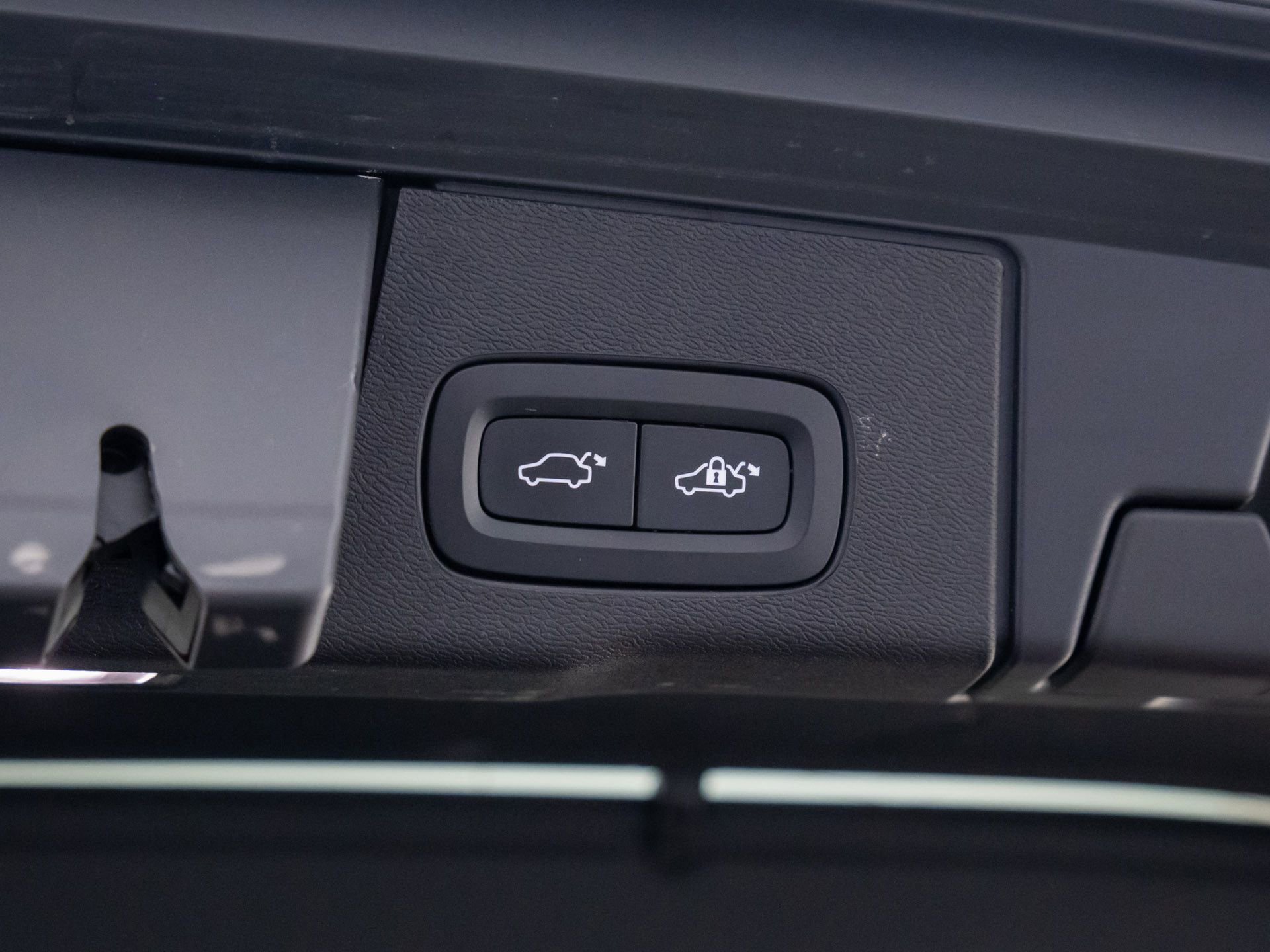 Used 2021 Volvo XC60 T6 Inscription w/ Advanced Package image 32