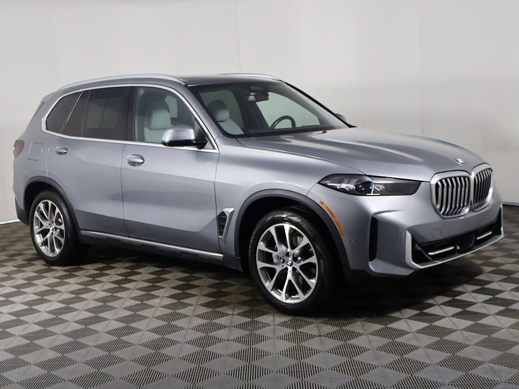 Used 2024 BMW X5 xDrive40i w/ Parking Assistance Package AWD/4WD image 2