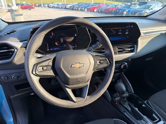 Used 2025 Chevrolet TrailBlazer LT AWD/4WD image 11