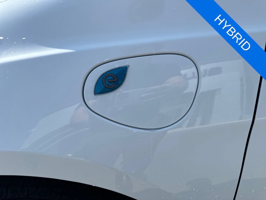 Used 2024 Chrysler Pacifica Premium FWD image 4