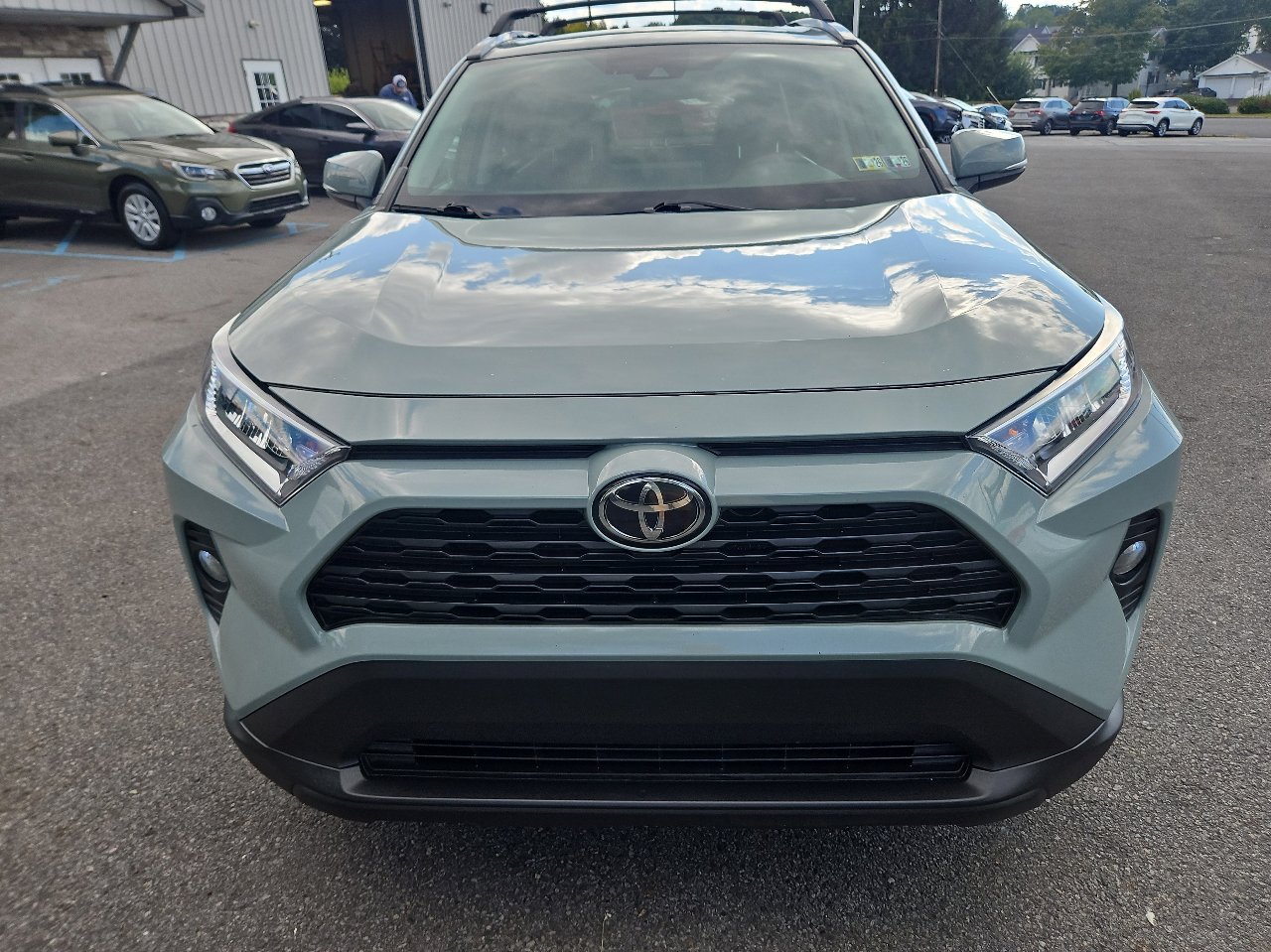 Used 2019 Toyota RAV4 XLE Premium image 8