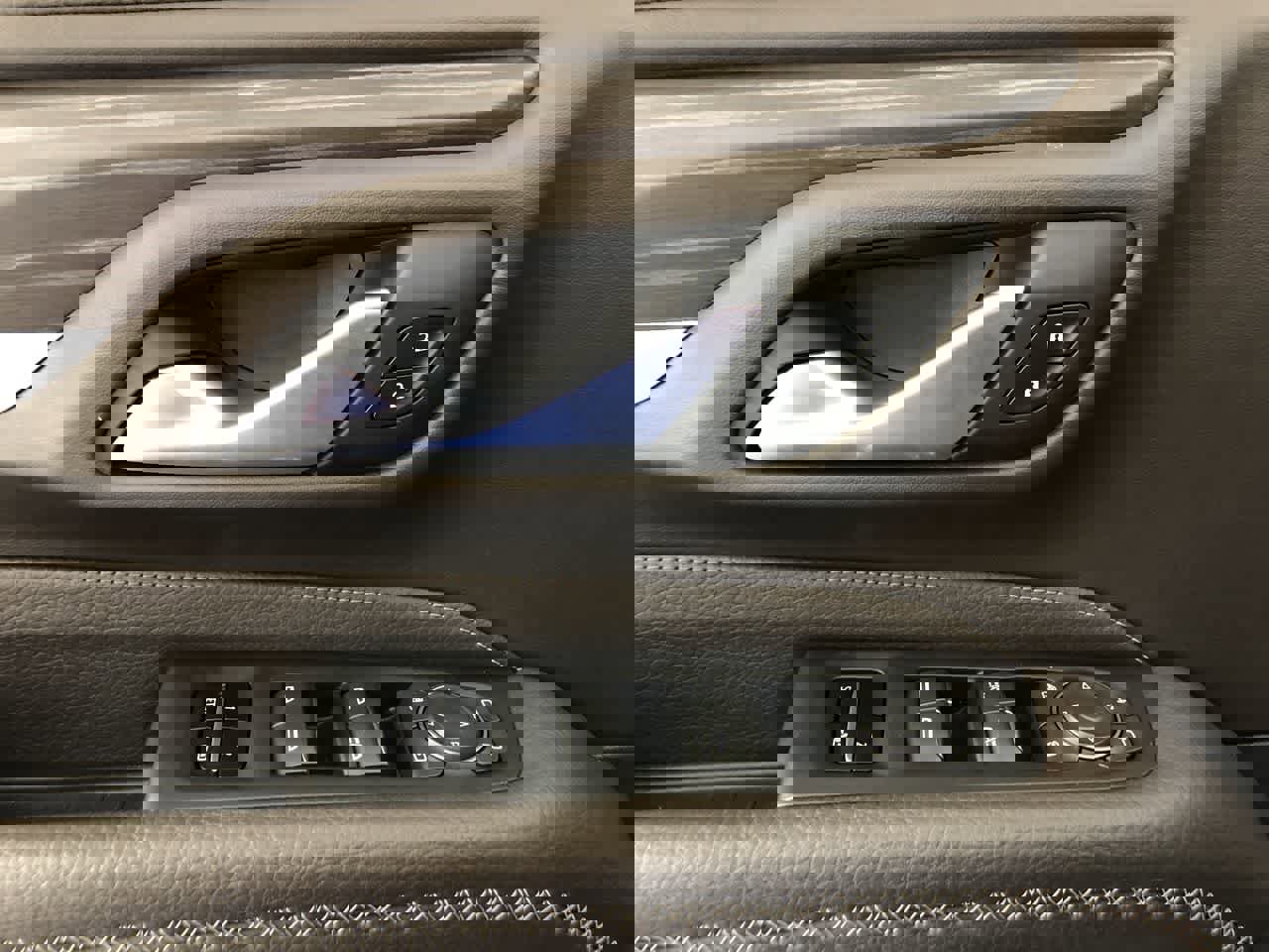 Used 2022 GMC Yukon Denali w/ Denali Premium Package image 11