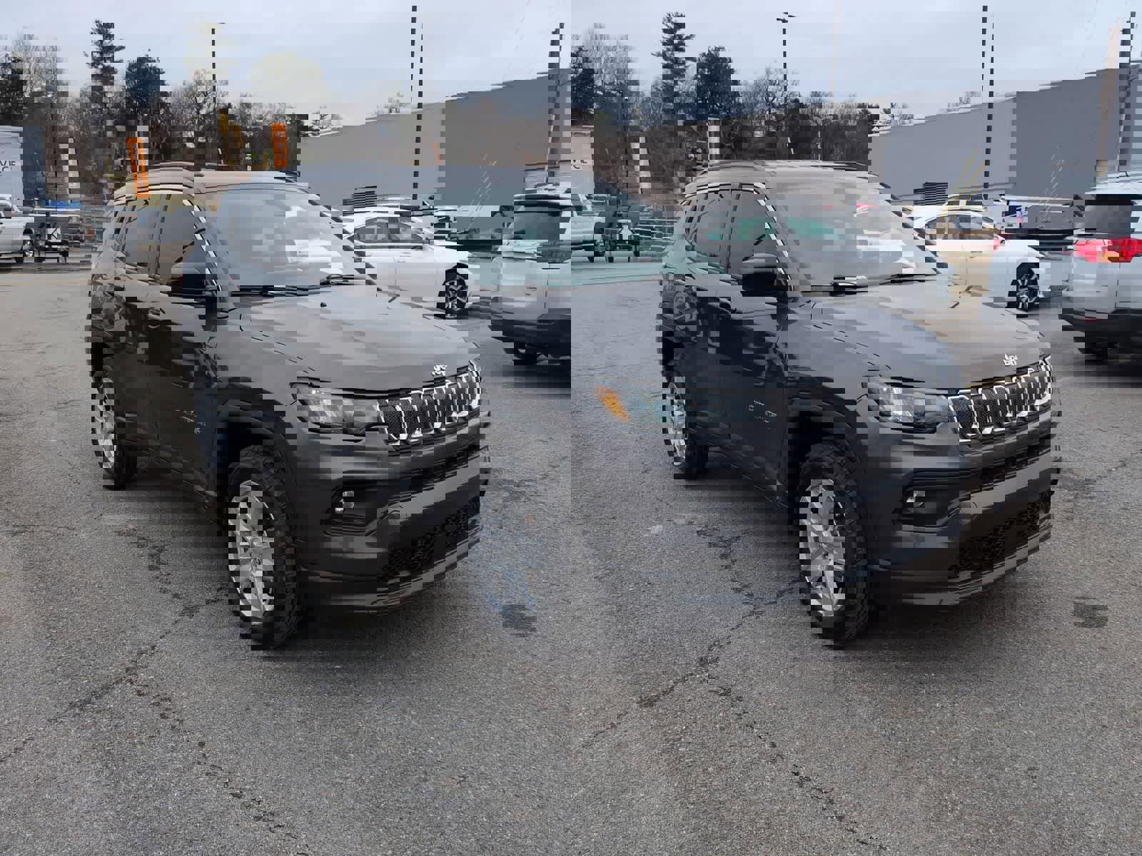 Certified 2022 Jeep Compass Latitude image 2