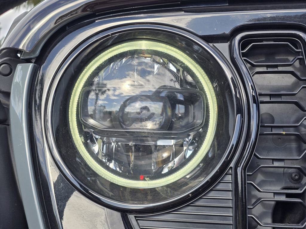 Used 2024 Jeep Wrangler Willys AWD/4WD image 9