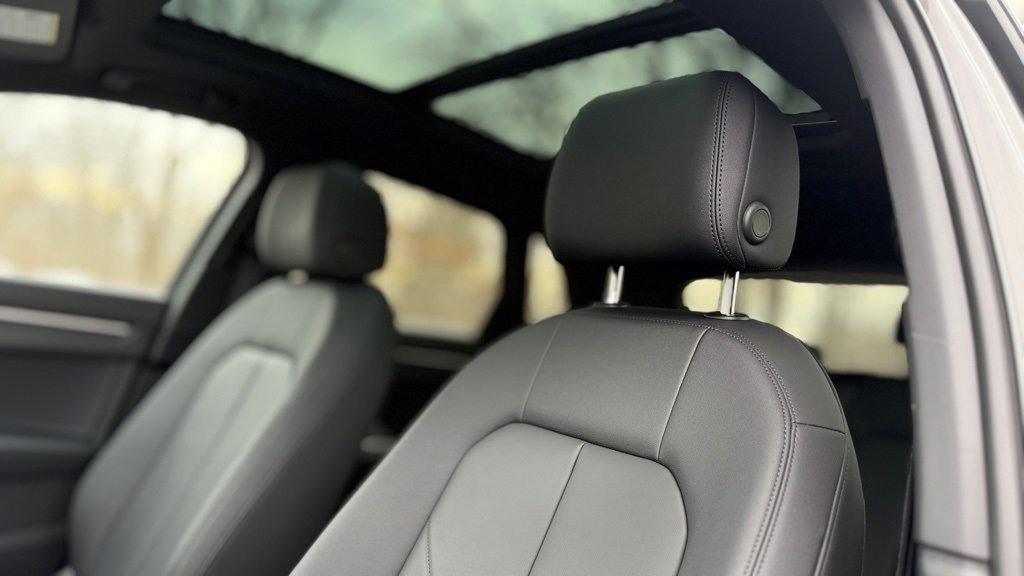 Used 2025 Audi Q3 2.0T Premium w/ Convenience Package image 16