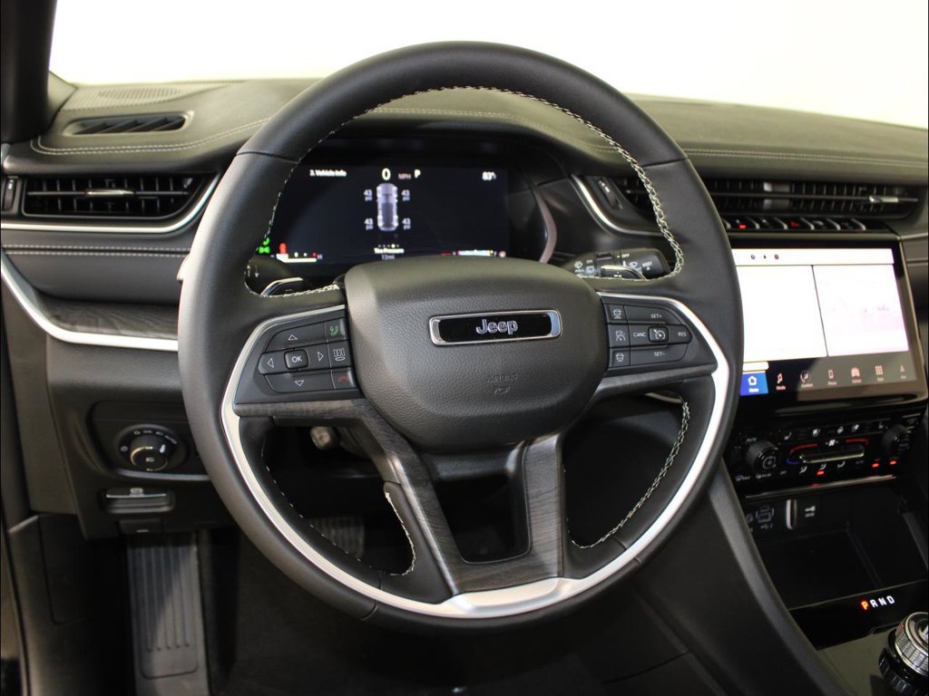 New 2025 Jeep Grand Cherokee Limited w/ Luxury Tech Group II RWD image 14