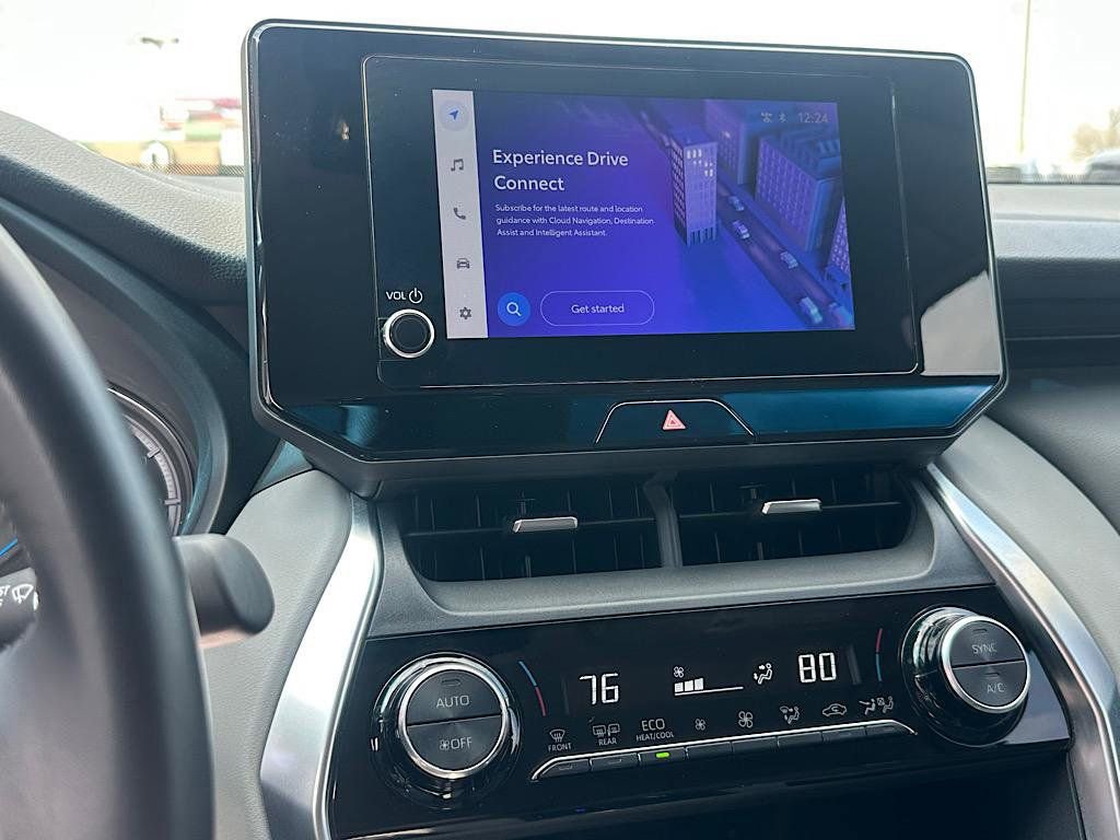 Certified 2024 Toyota Venza LE image 23