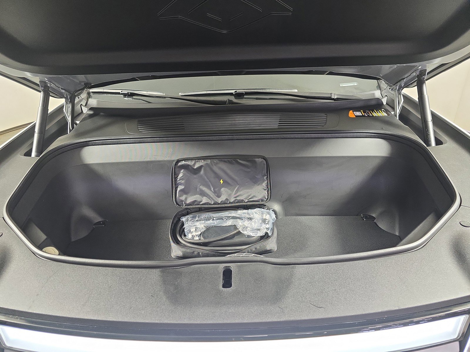 Used 2023 Rivian R1T Launch Edition image 14