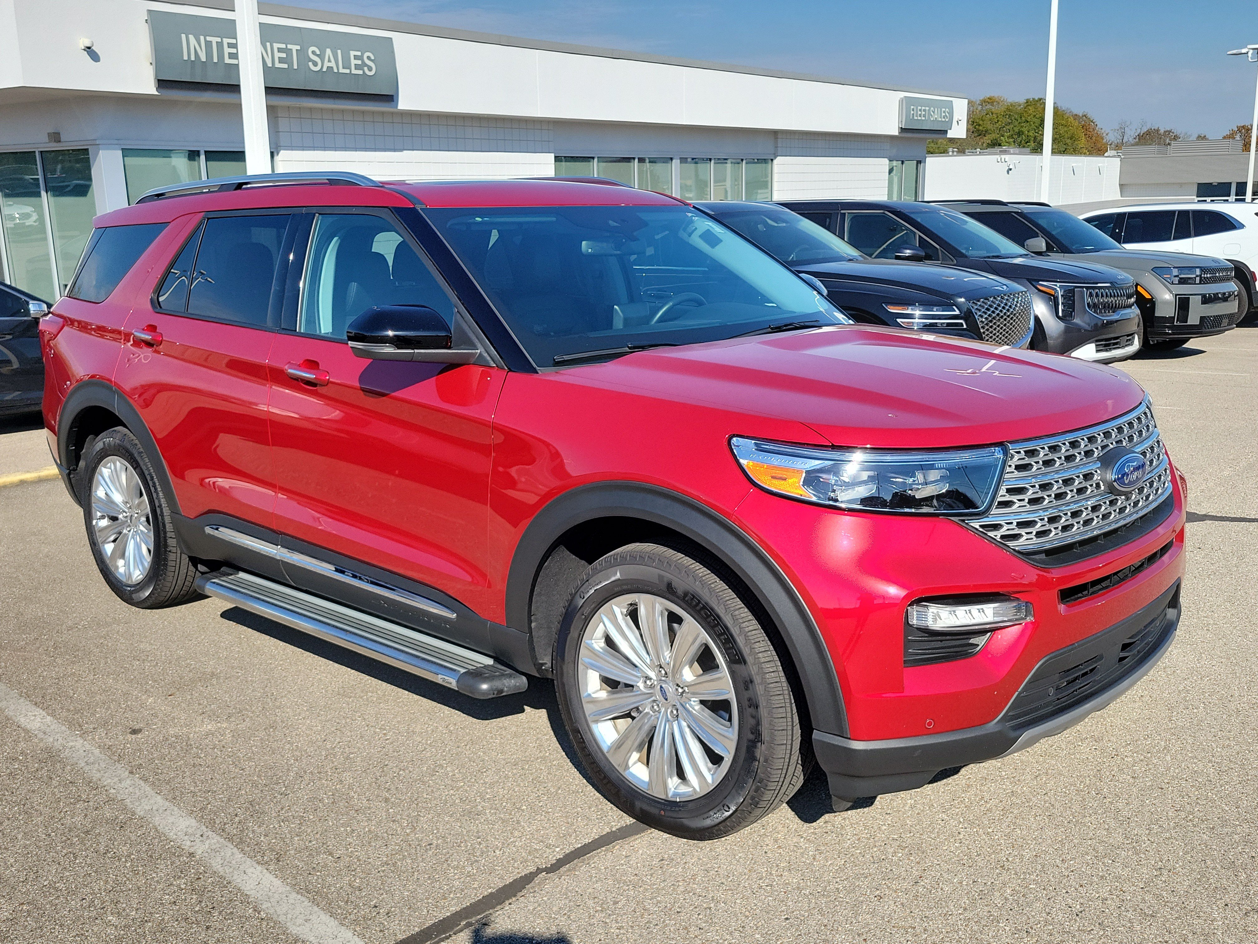Used 2023 Ford Explorer Limited w/ Limited Technology Package AWD/4WD image 2