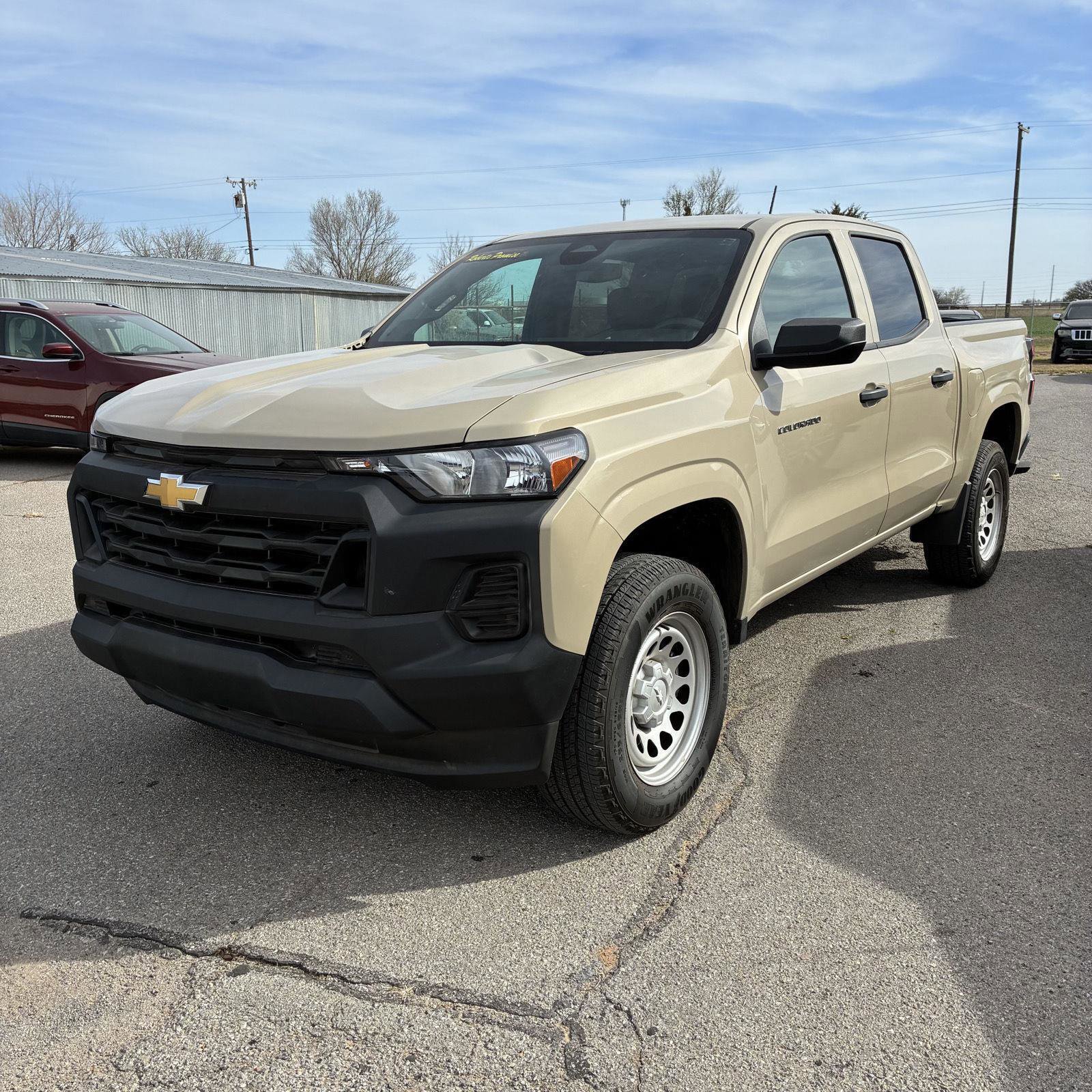 Used 2024 Chevrolet Colorado W/T image 1