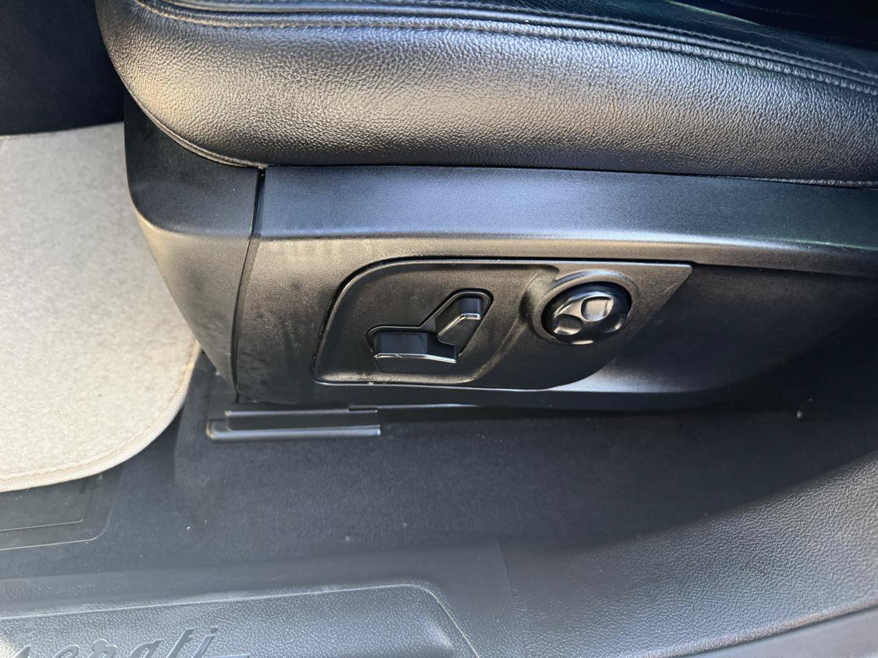 Used 2018 Maserati Levante AWD/4WD image 13