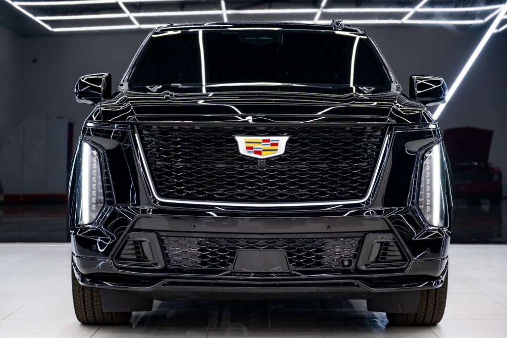 Used 2026 Cadillac Escalade ESV V AWD/4WD image 2
