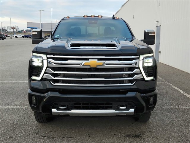 Used 2024 Chevrolet Silverado 3500 High Country w/ Technology Package image 2