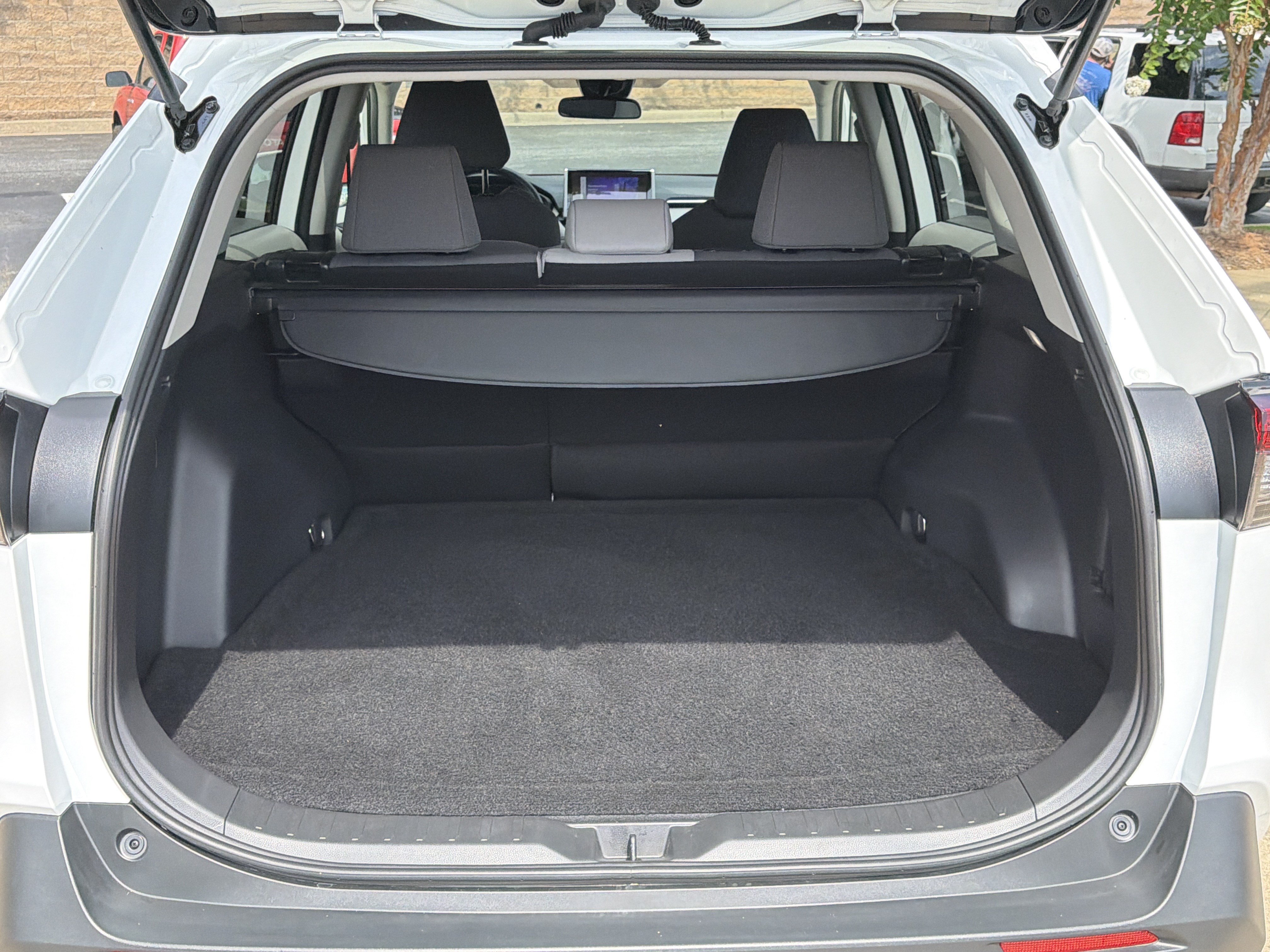Used 2024 Toyota RAV4 XLE FWD image 18