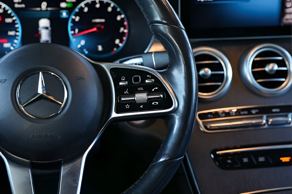 Used 2022 Mercedes-Benz GLC 300 4MATIC Coupe image 31