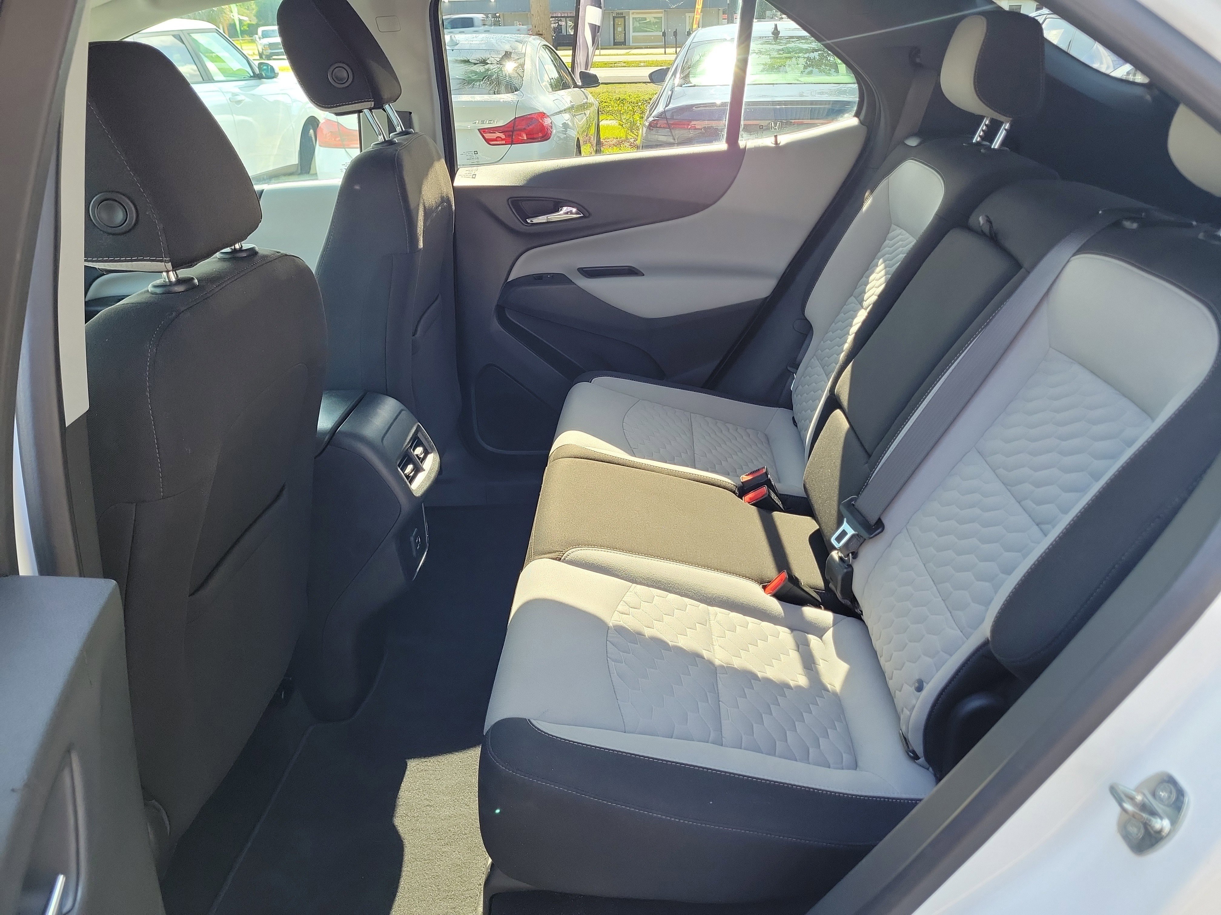 Used 2021 Chevrolet Equinox LS w/ LS Convenience Package AWD/4WD image 15