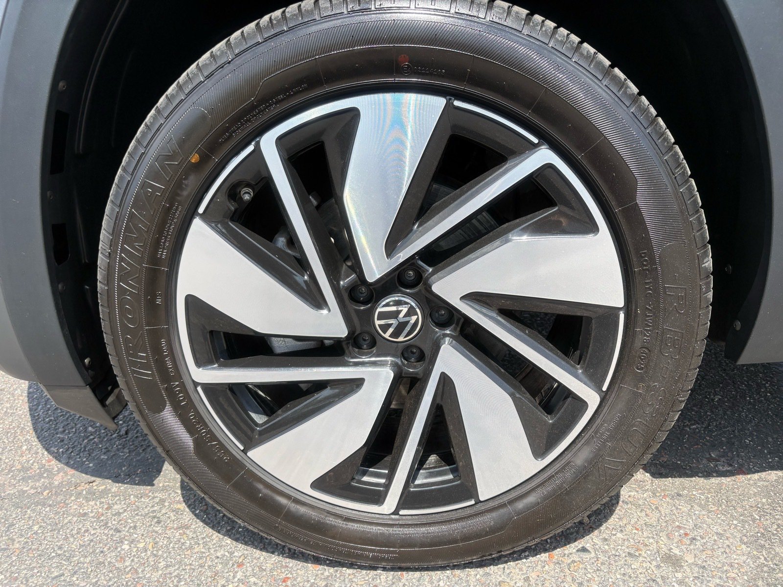 Used 2025 Volkswagen Atlas SE AWD/4WD image 11