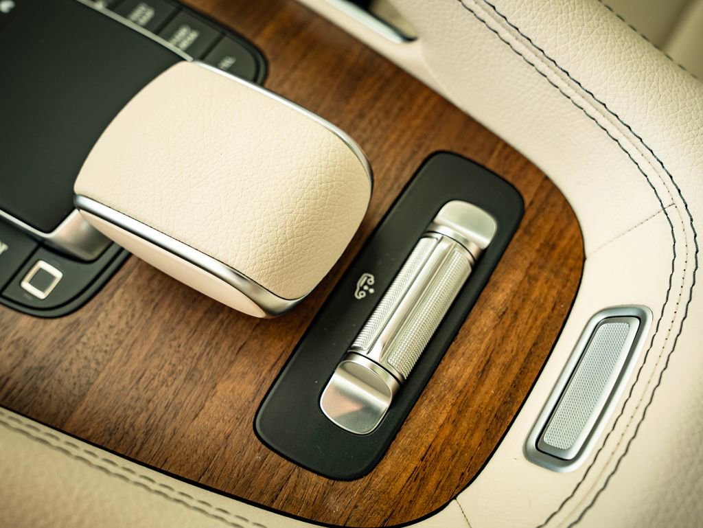 Used 2025 Mercedes-Benz GLS 450 4MATIC image 40