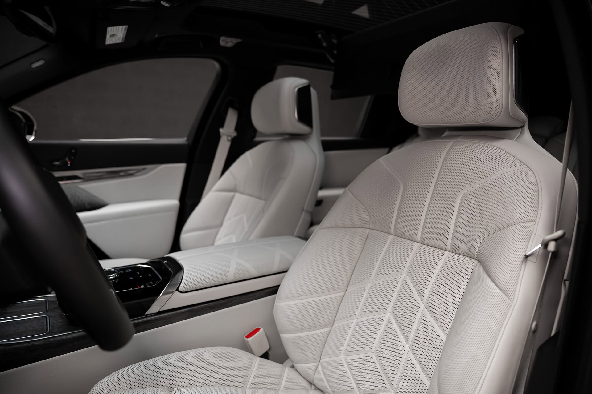 Used 2023 BMW i7 xDrive60 w/ Executive Package 2 image 61