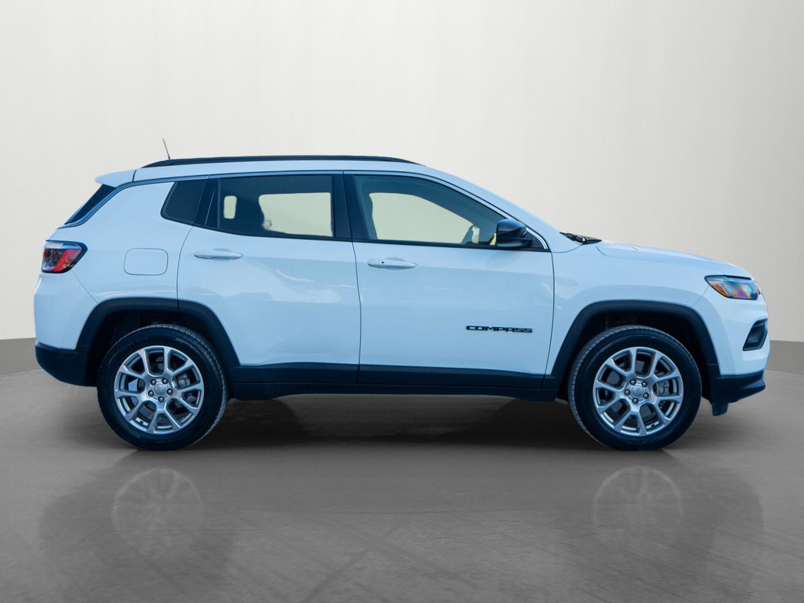 Used 2023 Jeep Compass Latitude image 8
