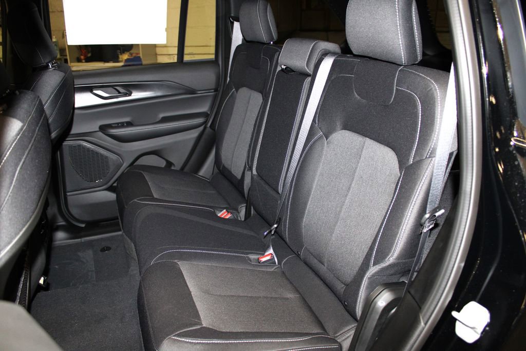 New 2025 Jeep Grand Cherokee Laredo X w/ Luxury Tech Group I image 27