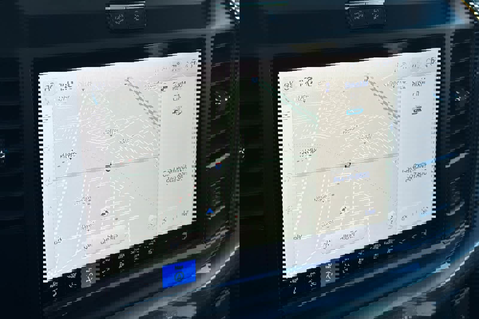 Used 2025 Ford F350 Lariat w/ Black Appearance Package image 18