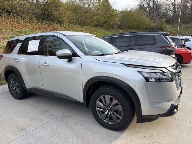 Used 2022 Nissan Pathfinder S video 2