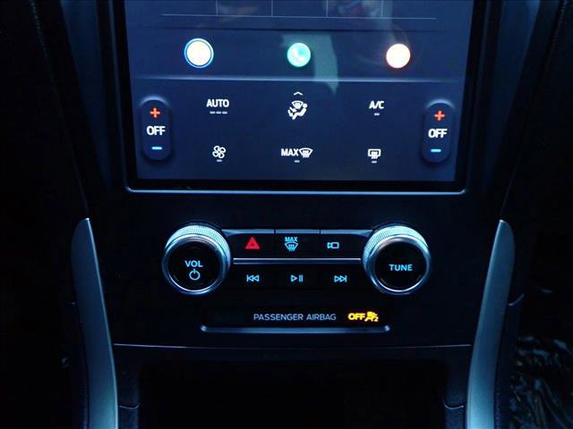 Used 2023 Ford Edge SE w/ Black Appearance Package image 18