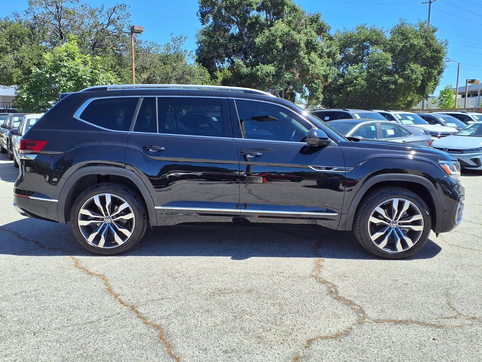 Certified 2023 Volkswagen Atlas SEL Premium AWD/4WD image 4