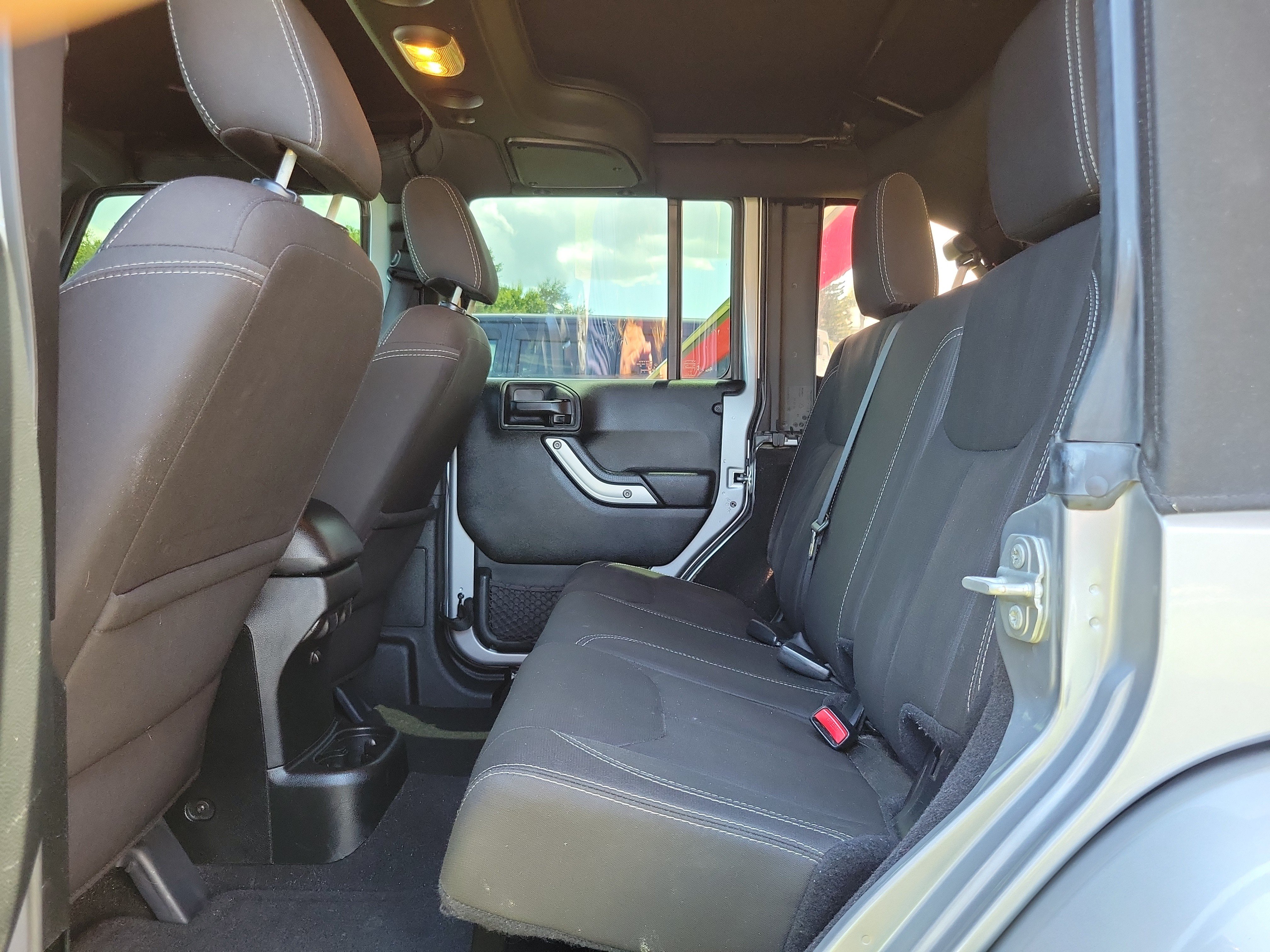 Used 2018 Jeep Wrangler Unlimited Sahara AWD/4WD image 6