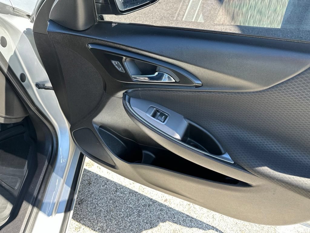 Used 2017 Chevrolet Malibu LT FWD image 11